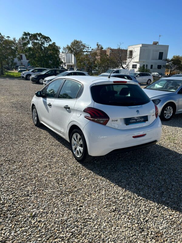 PEUGEOT 208 - Image 4