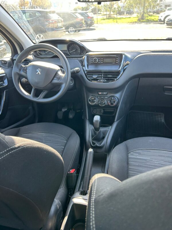 PEUGEOT 208 - Image 7