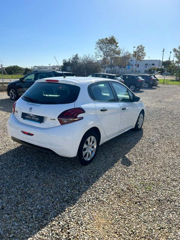 PEUGEOT 208 - Image 5