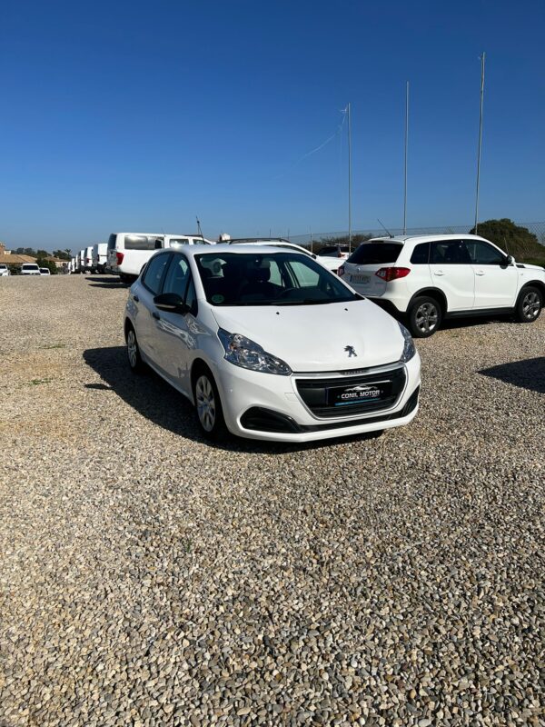 PEUGEOT 208 - Image 2