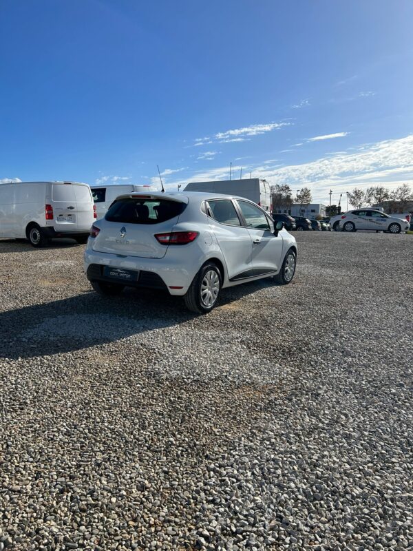 RENAULT CLIO - Image 4