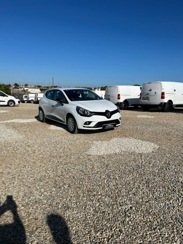 RENAULT CLIO - Image 2