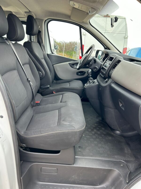 RENAULT TRAFIC 6 PLAZAS - Imagen 6