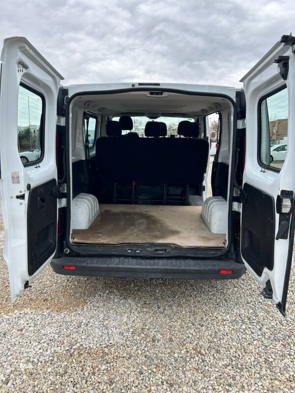 RENAULT TRAFIC 6 PLAZAS - Imagen 8