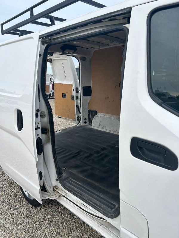 NISSAN NV 200 - Imagen 9
