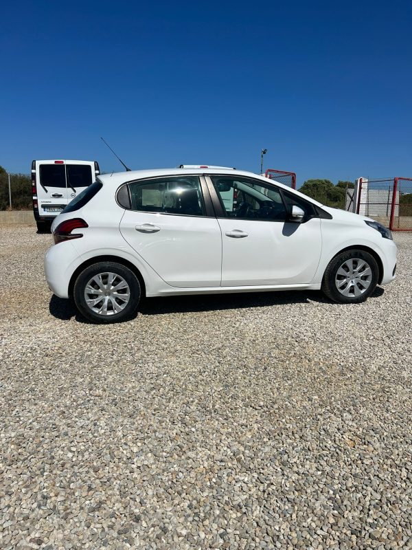 PEUGEOT 208 - Imagen 6