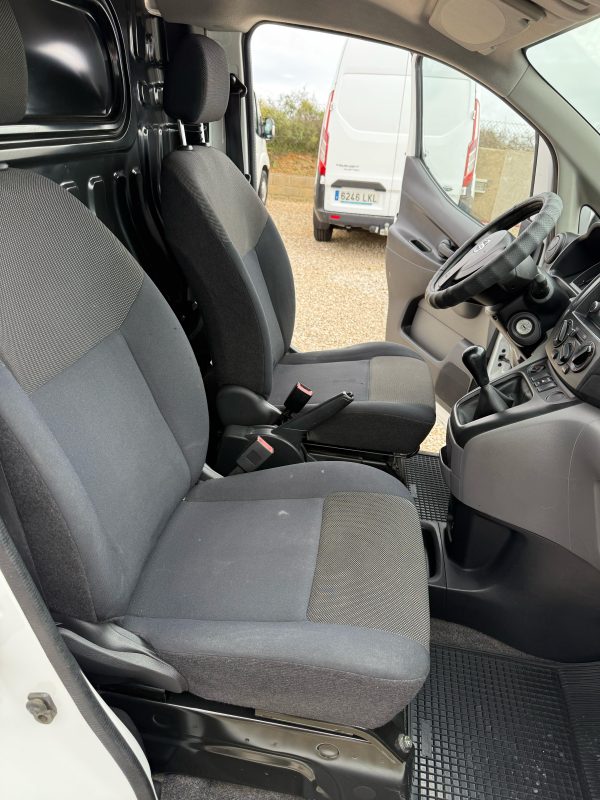 NISSAN NV 200 - Imagen 8