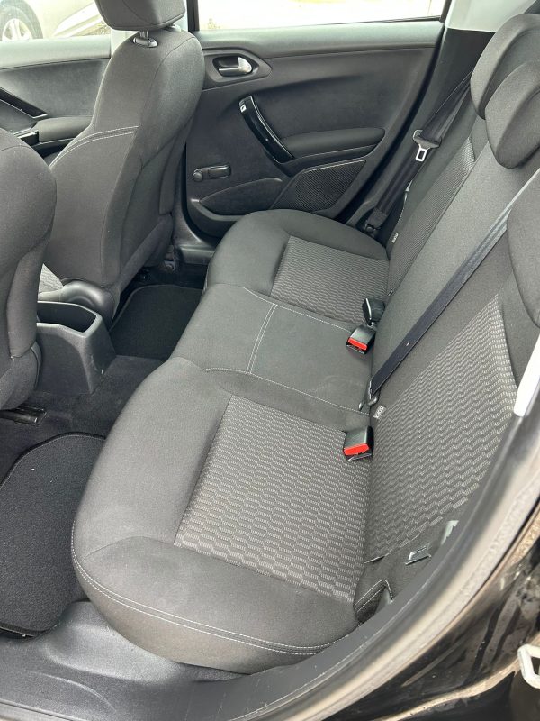 PEUGEOT 208 - Imagen 9