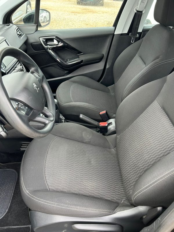 PEUGEOT 208 - Imagen 8