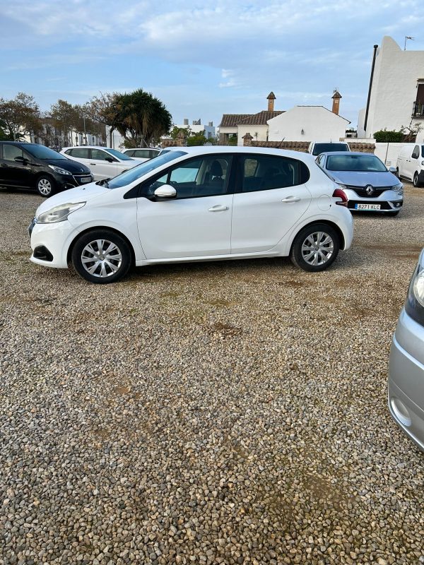 PEUGEOT 208 - Imagen 6