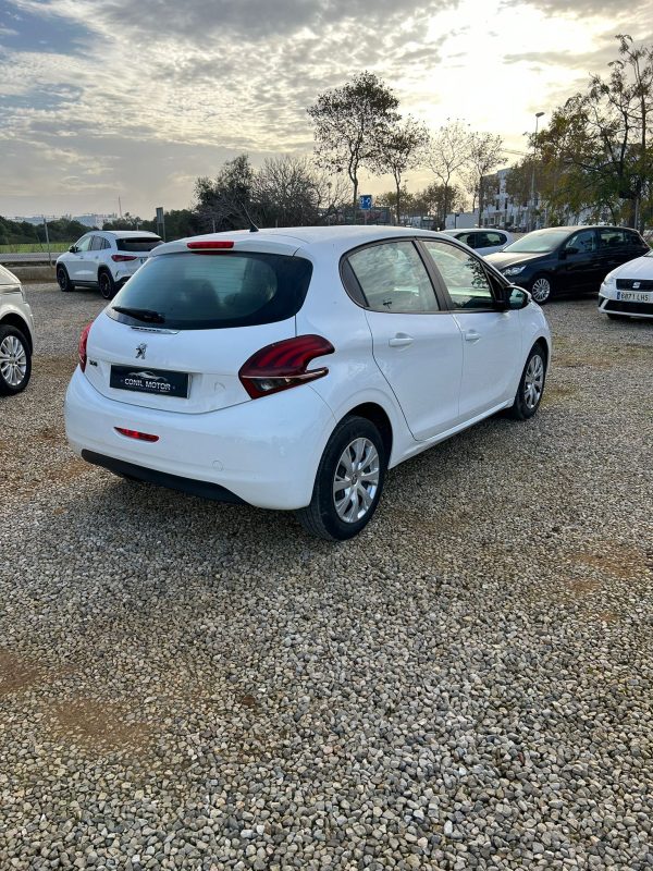 PEUGEOT 208 - Imagen 5