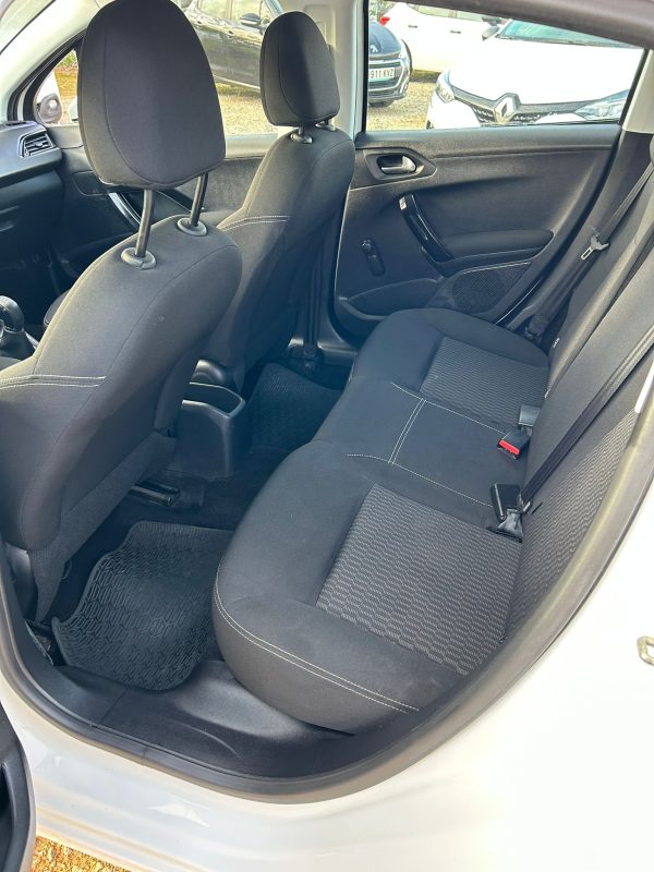PEUGEOT 208 - Imagen 8