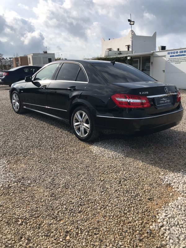 MERCEDES E220 - Imagen 4