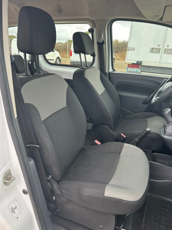 RENAULT KANGOO - Imagen 9