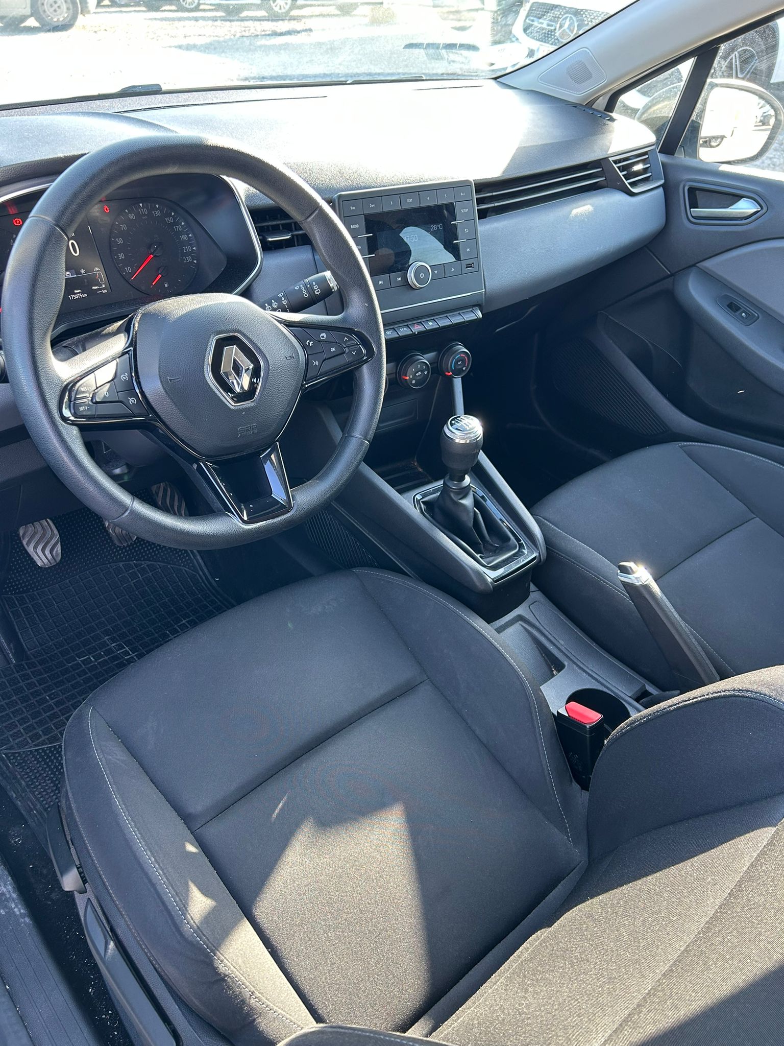 RENAULT CLIO - Imagen 8
