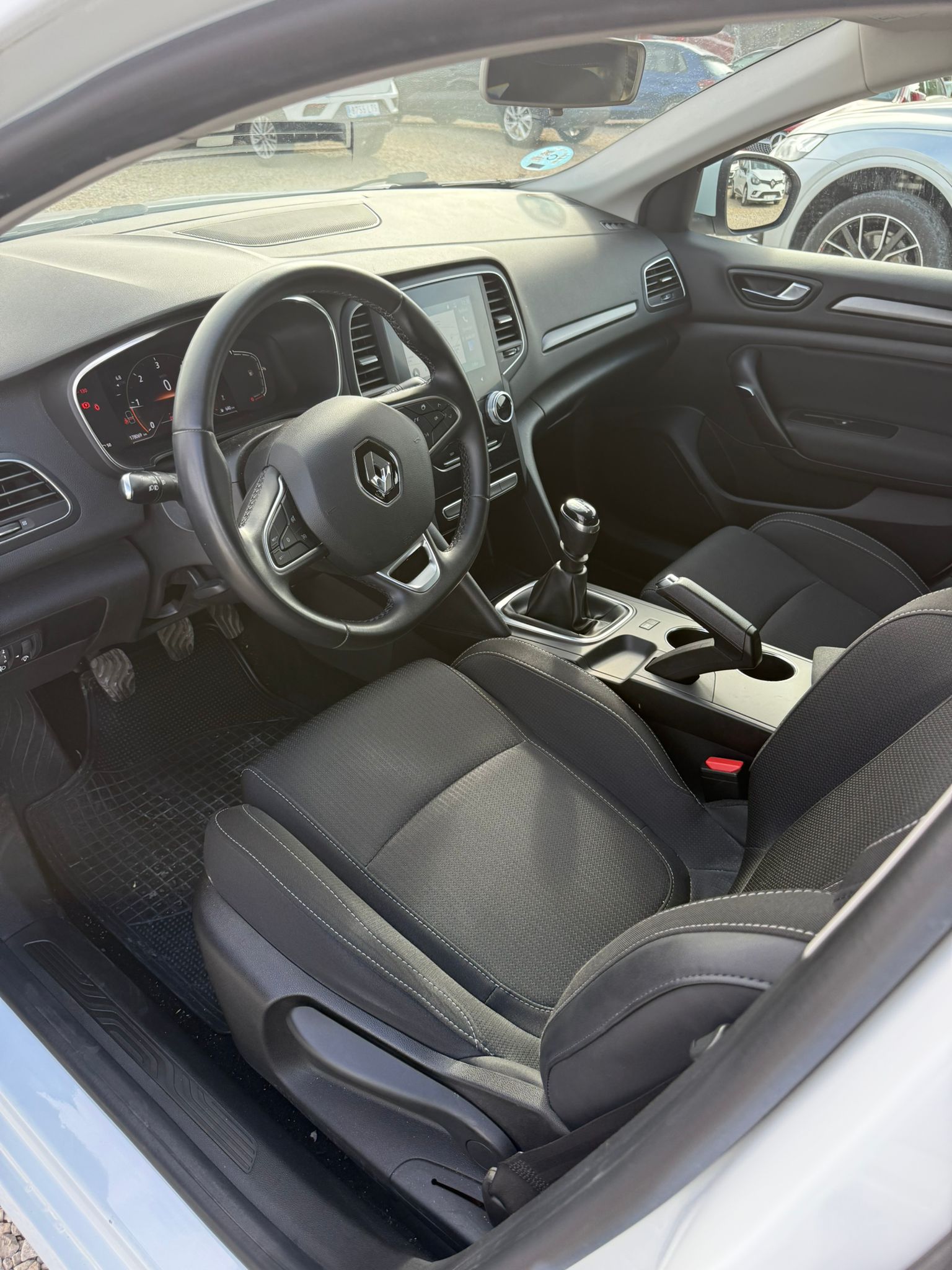 RENAULT MEGANE - Imagen 9