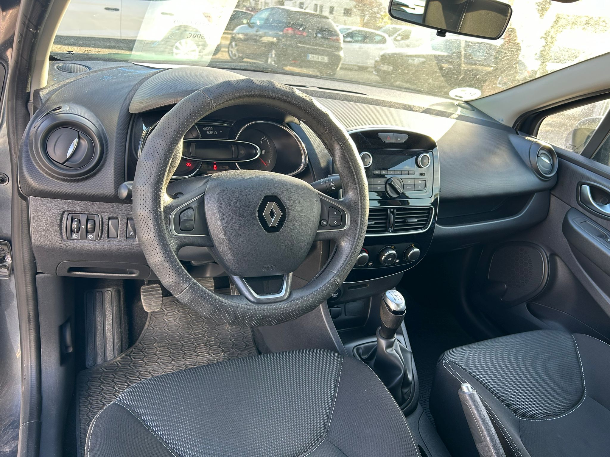 RENAULT CLIO - Imagen 8
